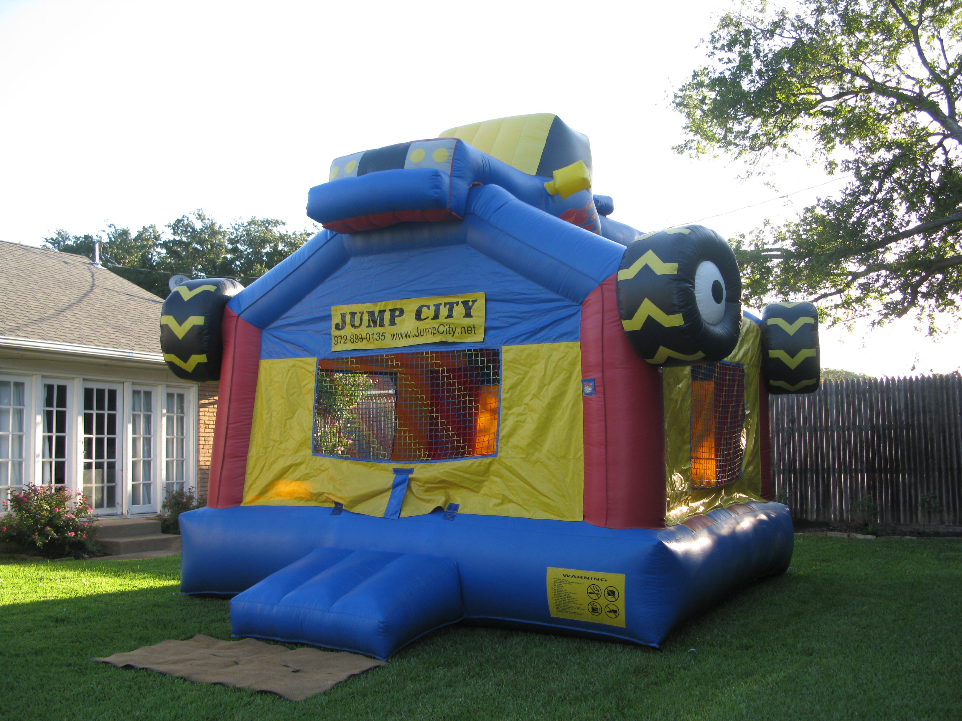 http://www.birthdaypartybouncehouses.com/Monster%20Truck.JPG